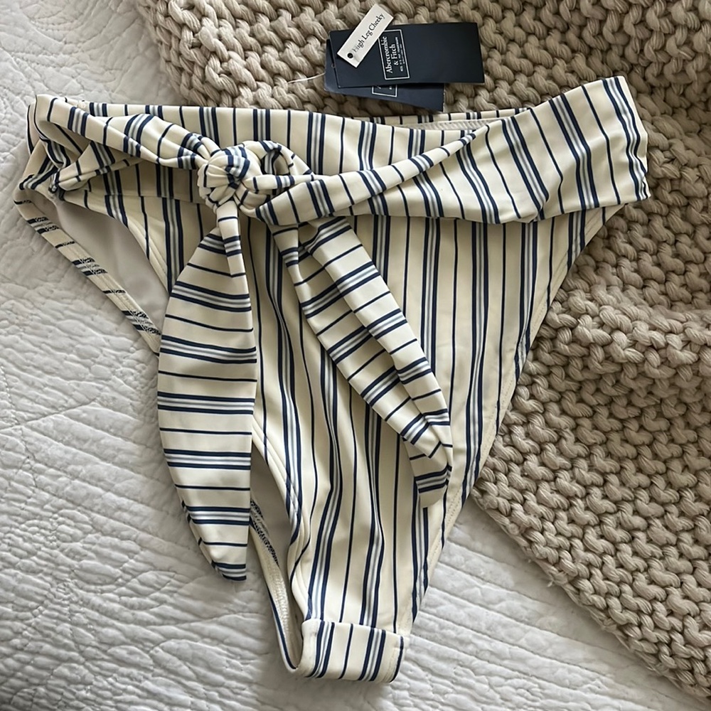 NWT Abercrombie high rise cheeky bottom